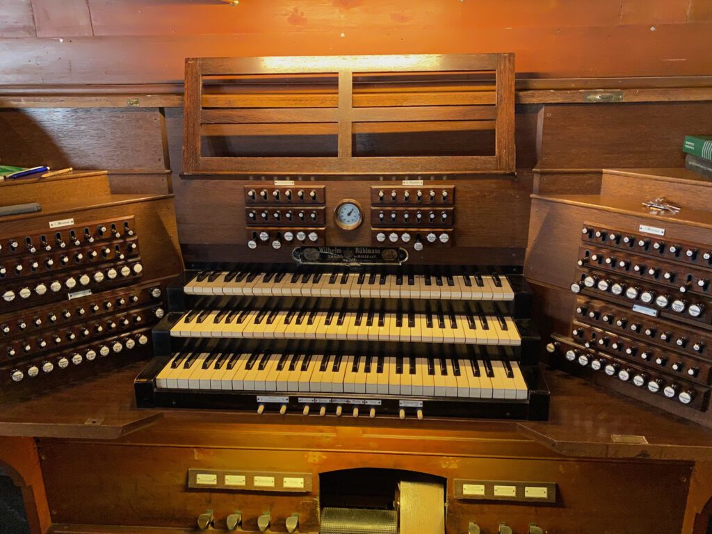 m 2352070