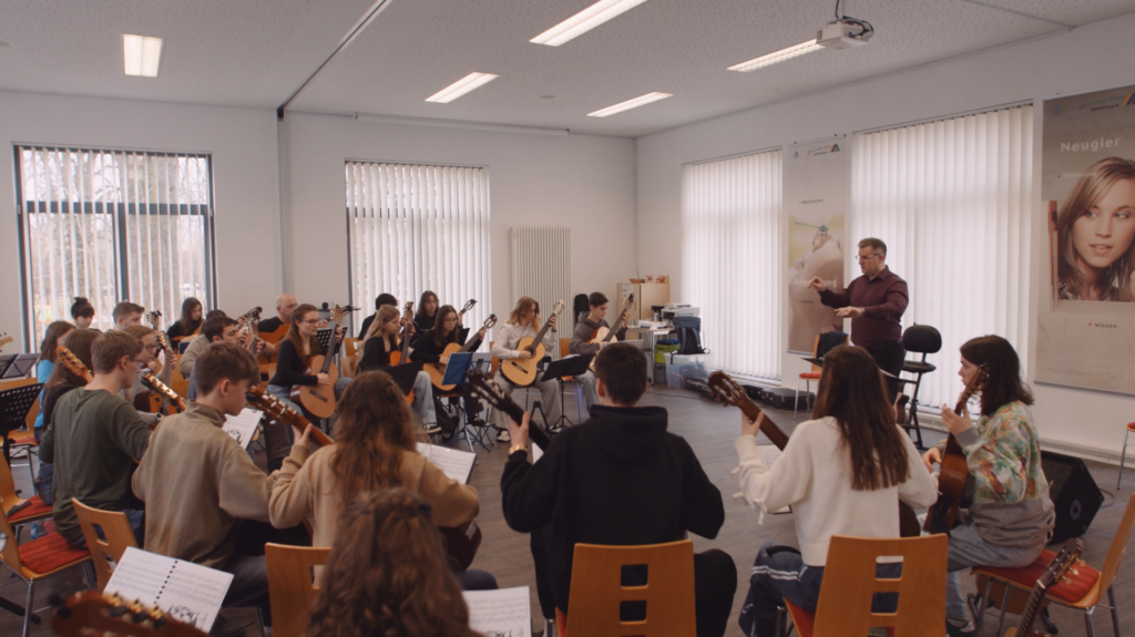 Das LandesGitarrenOrchester Sachsen-Anhalt: Über die Vielseitigkeit eines Instruments und die große Freude am gemeinsamen Musizieren 1 LGO Still