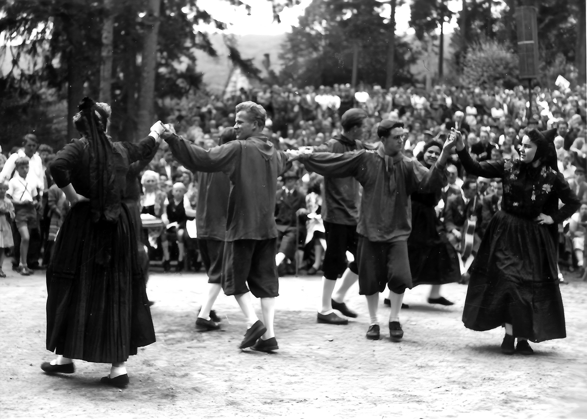 Volkstanztraditionen 1 m 3168408