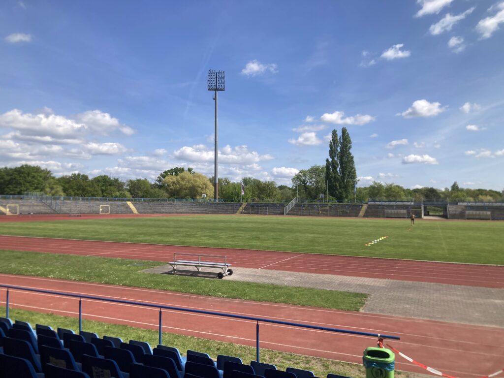 Kreativ, engagiert und voller Tatendrang – Wie junge Fesitvalmacher:innen das Popland Sachsen-Anhalt gestalten 7 stadion 2